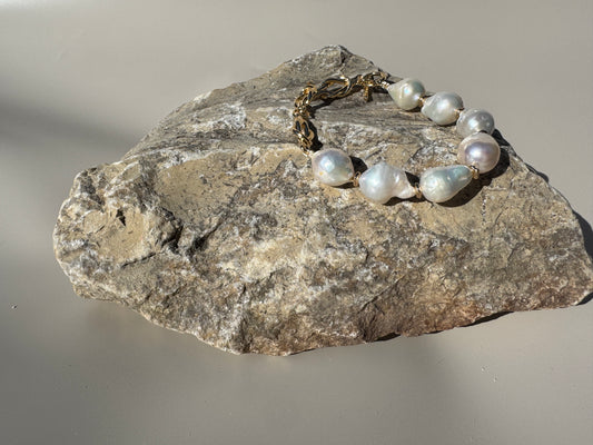 Golden Glow Baroque Bracelet